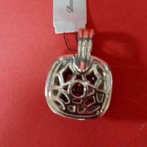 "BEST OF EVERYTHING" MAGNET LOOP PENDANT NIB GREEN RHINESTONE LARGE PENDANT - Picture 3 of 6